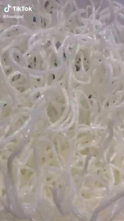 The way the noodles puff up when being deepfried