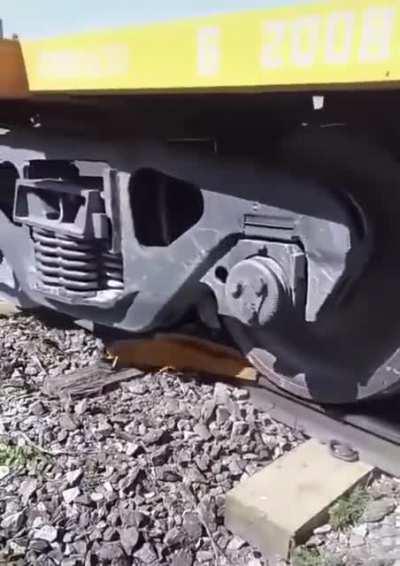 Train rerailer