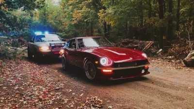 RB25 swapped Datsun 240z + lifted police car = Need for Speed in real life