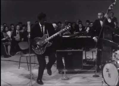 “The Father of Rock and Roll” Chuck Berry gives a masterclass in showmanship - Johnny B. Goode, 1965