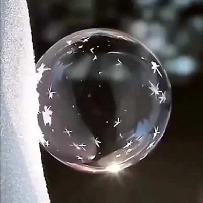 🔥 The Marangoni Effect: It's responsible for the beautiful, dynamic ice crystals that swirl around a bubble's surface as it freezes.