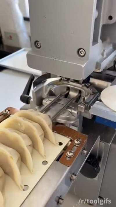 Dumpling folding machine