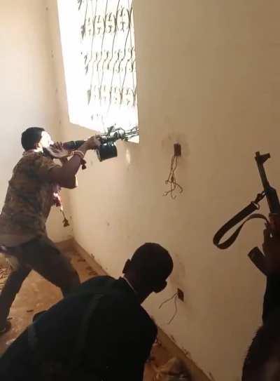 Sudanese soldier firing a QLZ-87 grenade launcher at RSF forces in urban combat
