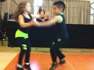 Kid duo wows with the magnificent dance moves.