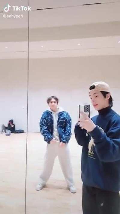 210402 TikTok: Jungwon & Jake