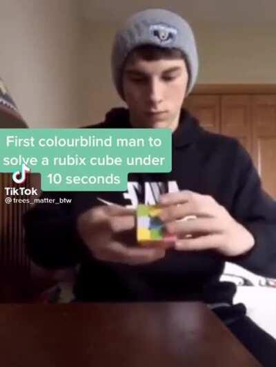 1st colourblind man to solve a rubix cube under 10 seconds ☠️🔫