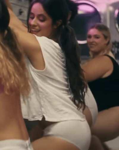 Shaking her sexy ass