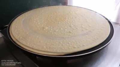 Making a large stuffed crêpe