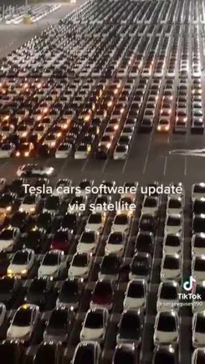 Synchronized Teslas Receiving Software Updates !