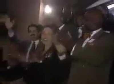 In 1995 Fidel Castro visited Harlem. This is how he was greeted.