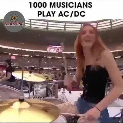 1000 musicians play AC/DC