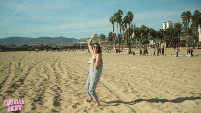 Goofing off with the girls on Venice Beach