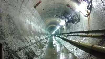 Visible shock waves in a tunnel caused by an explosion