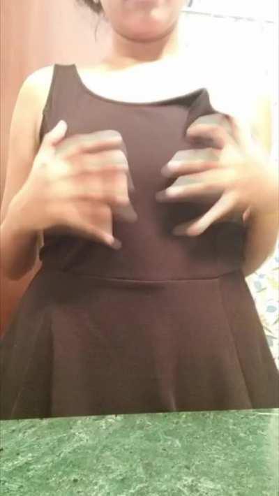 Cute Busty South Delhi Babe In horny mood Teasing/Giving Her BF Some Material During The Lockdown ( Never Seen Before ) !! { LINK IN COMMENTS }