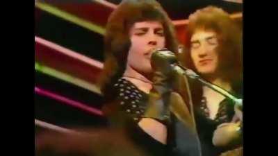 ToTP performance of Now I’m Here (alternate version) Jan 16th 1975 