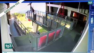 Stresa-Mottarone aerial tram crashes after traction cable snaps 100m from top station. Emergency brakes were tampered - 14 fatalities (Italy, 23/05/2021)