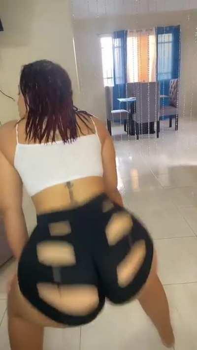 Latina With Round Butt Wants To Ride Long Wet BBC