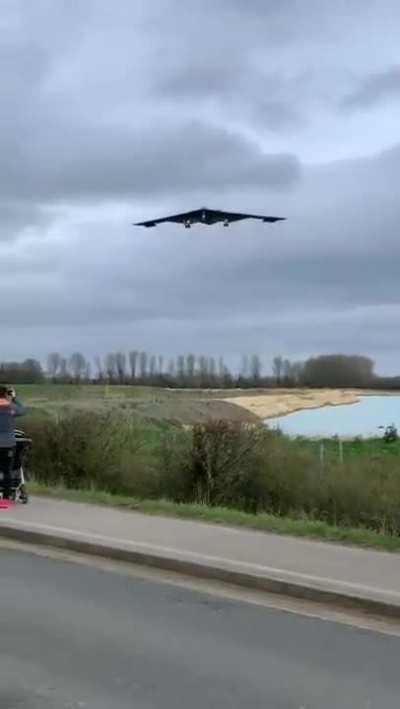 B2 Bomber lands up close