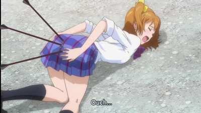 Honoka geting hit with a arrow and fucking die