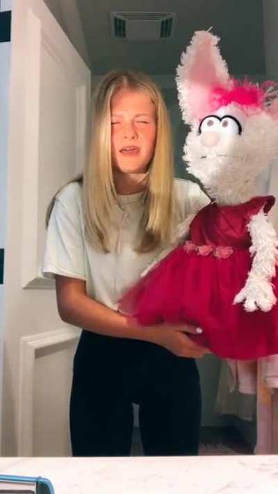 16 years old singing Ventriloquist Darci Lynne