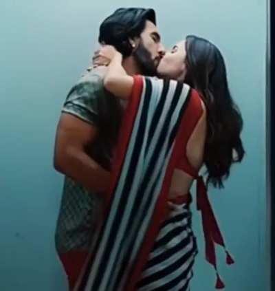 Alia Bhatt kissing scene 