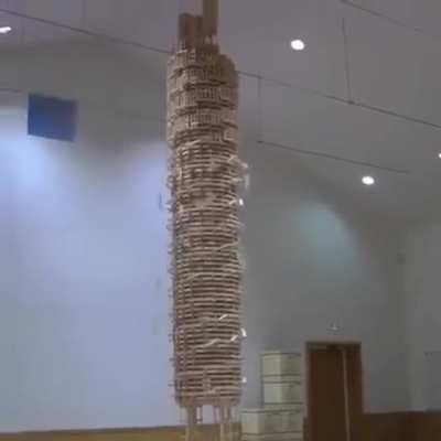 Amazing dominoes structure