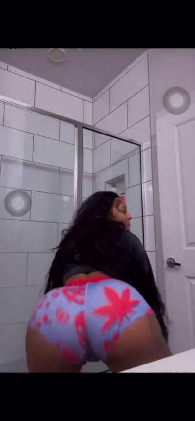 Cuban doll twerking a jiggling her cheeks wedgies