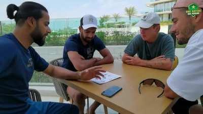 Pakistani Players Present Souvenirs to Australian Players