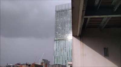 Beetham Tower humming in the wind