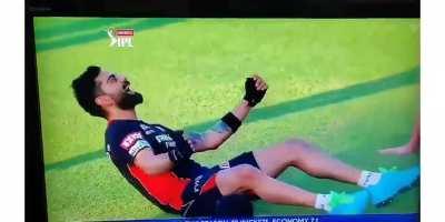 Virat Kohli dance during RCB v KXIP match. (Song added by me)