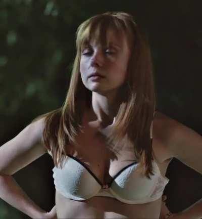 [Topless] Galadriel Stineman in Shameless [S3E4-2013]