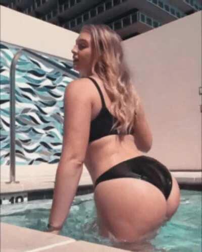 Iskra´s Lawrence booty