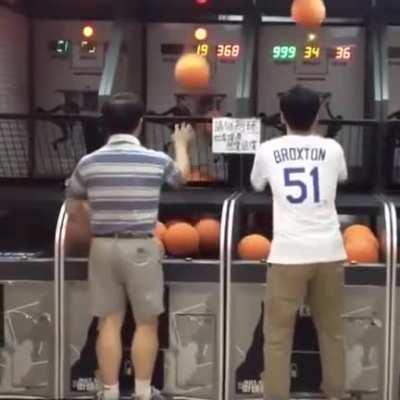 This guy puts baskets with two hands very fast.