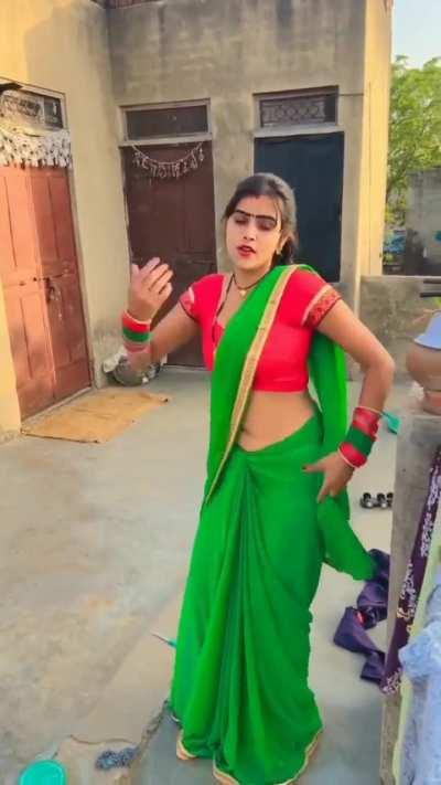 Meenu Raj Navel Saree