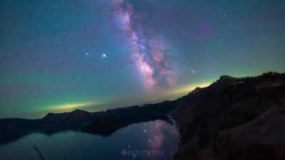 Photographer Eric Brummel stabilized his camera to capture the earth's rotation.