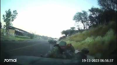 Mexican army in Teocaltiche ambushed by multiple armored technicals