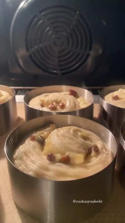 Time-lapse of baked good rising in the oven