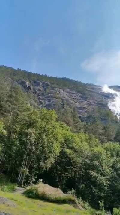 🔥 Langfossen in Åkrafjorden, Norway. Stupid amounts of water with the melt this time of the year