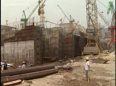 Man digs the Three Gorges Dam with a stick