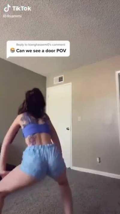 Jiggly ass in short shorts