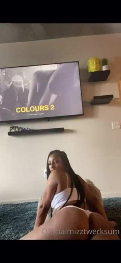 😈