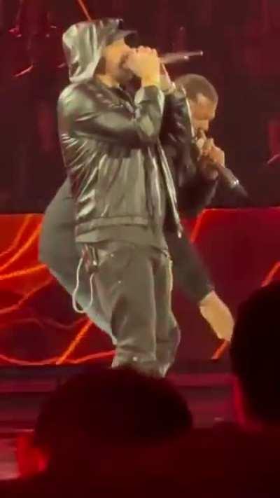 50 year old Eminem nailing his Rap god live performance effortlessly.