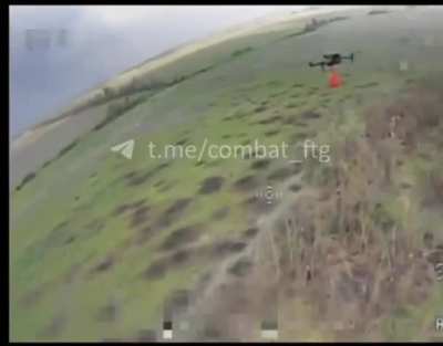 Ukrainian FPV drone takes down a Russian Mavic drone about to perform a drone drop