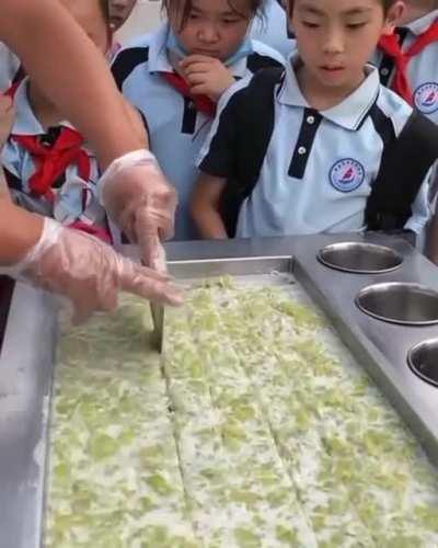 Making grapes and cream squares