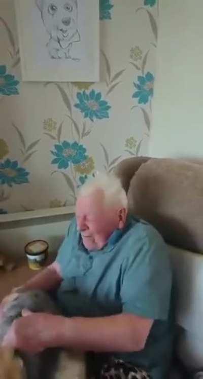 96-year-old grandfather is reunited with his dog after spending 16 days in hospital