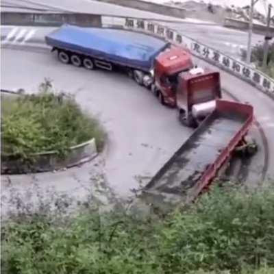 2 trucks perfectly crash into each other