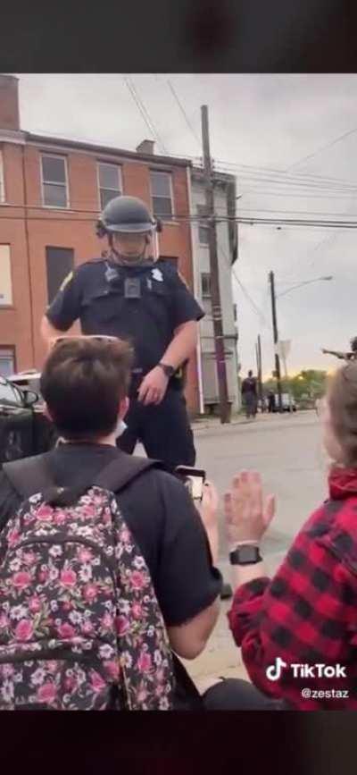 Cop refuses to give diabetic woman her insulin back, which she literally needs in order to live