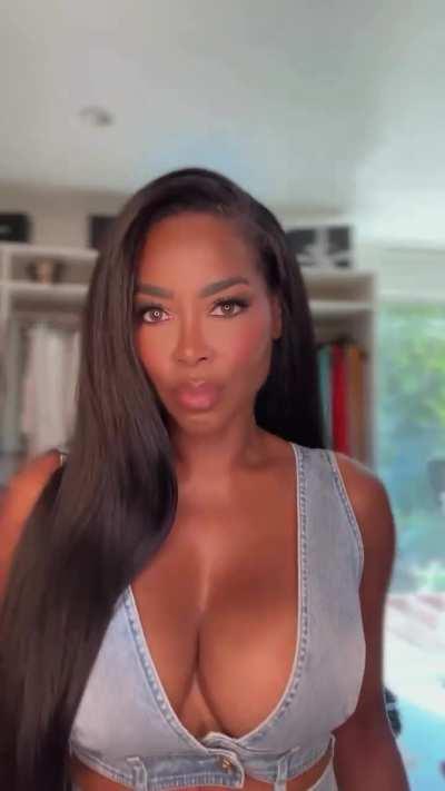 Kenya Moore