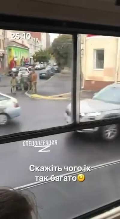 UA POV: Video of Kharkov streets with many military registration and enlistment office employees 