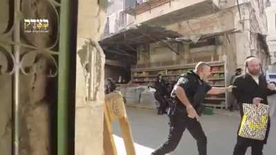 Israeli police raid anti-Zionist Jewish neighborhood in Jerusalem